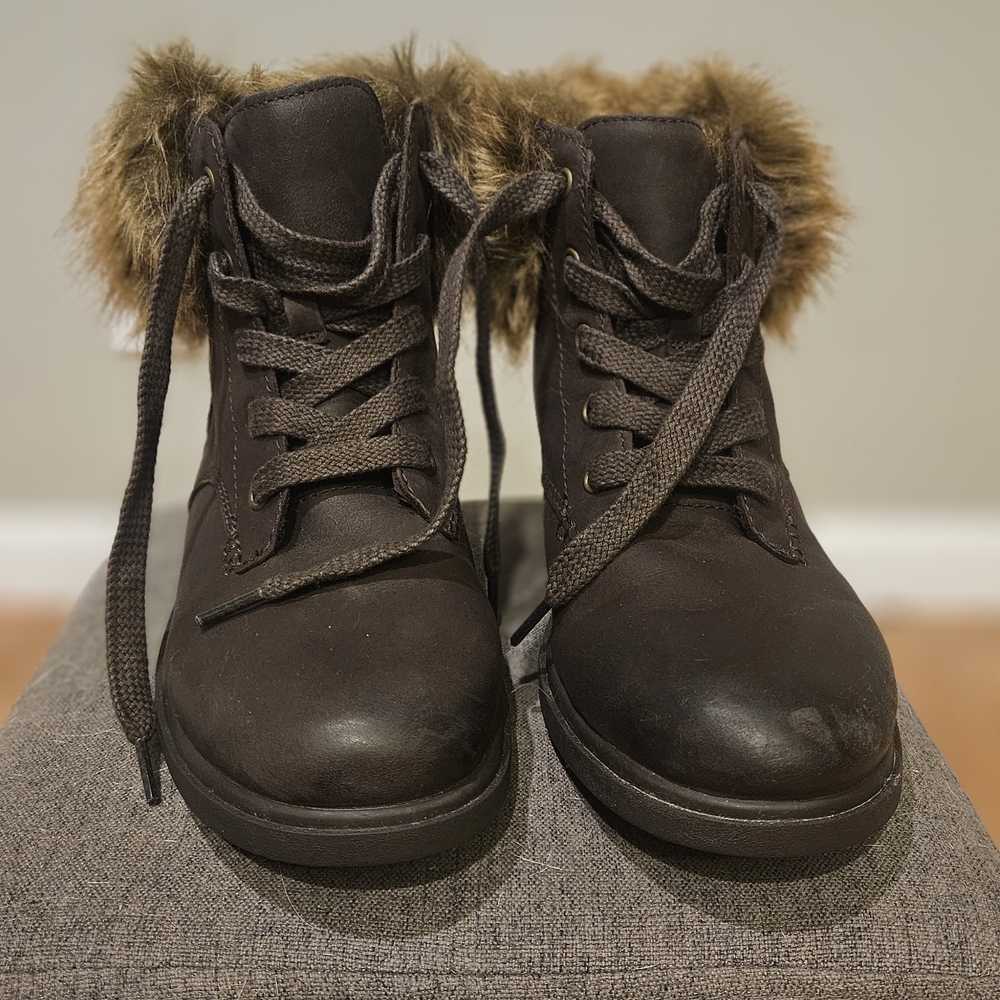 UGG Harrison Lace Tipped boots- size 8